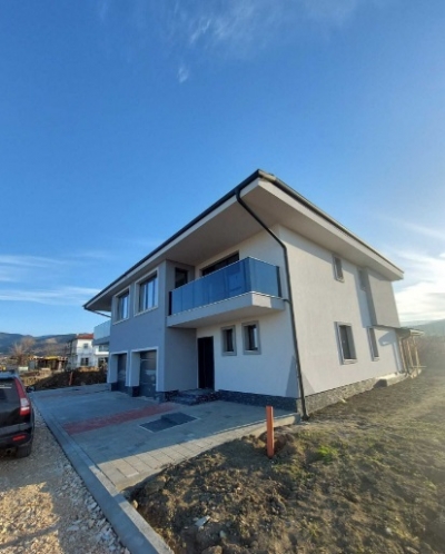 Пловдив, с. Първенец, Продава 